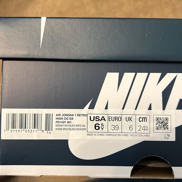 BIG KIDS' AIR JORDAN RETRO 1 HIGH OG CASUAL SHOES - Picture 8 of 9